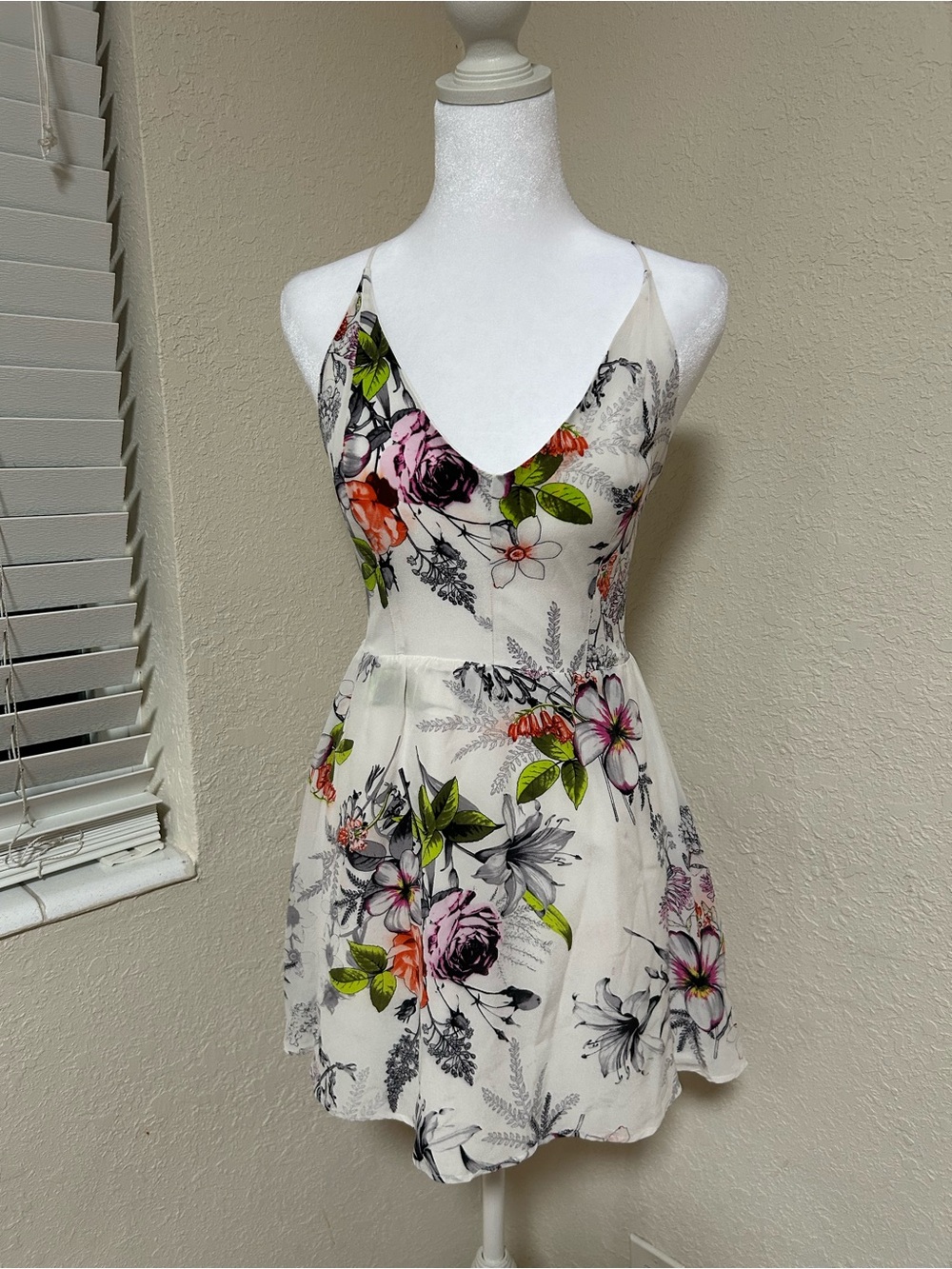 MYNE Ashley Ann Off White Floral Spaghetti-Strap Mini Dress 🌸